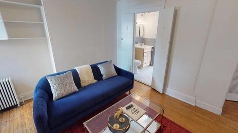 Photo of "#826: Charming brownstone apartment in Rittenhouse Square (Has an Apartment)" home