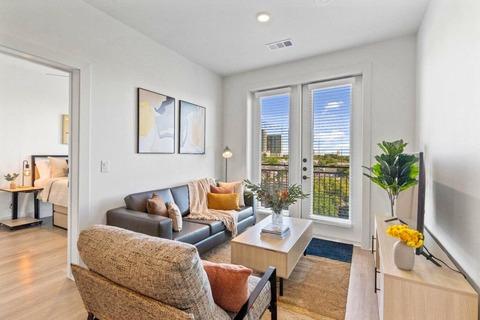 Photo of "#eb6: Sophisticated Coliving in Luxurious River Oaks, Vibrant Montrose Neighborhood (Has an Apartment)" home