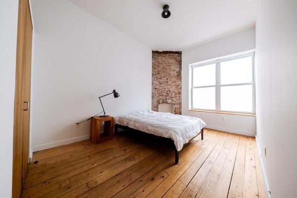 Photo of "#1843-E: Queen Bedroom E" home