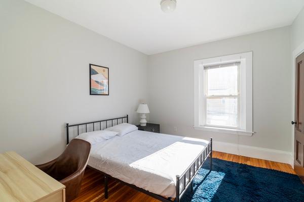 Photo of "#1300-C: Queen Room C" home