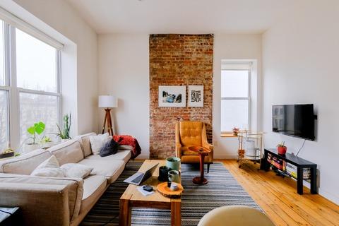 Photo of "#1842-D: Queen Bedroom D" home