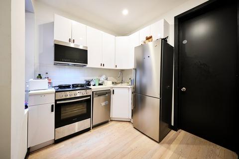 Photo of "#1881-A: Queen Bedroom A w/ Private Bathroom" home